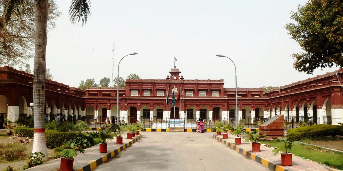 GC University Faisalabad (GCUF) Admissions 2026 — merit, fee, eligibility, quotas and scholarships